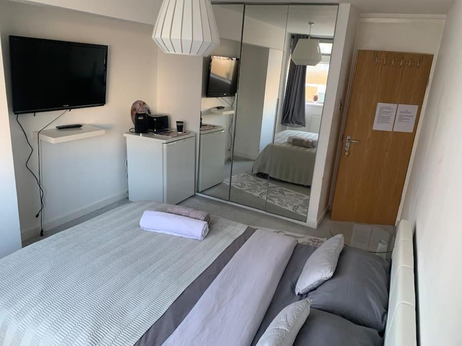 Lovely Spacious Next Hyde Park
