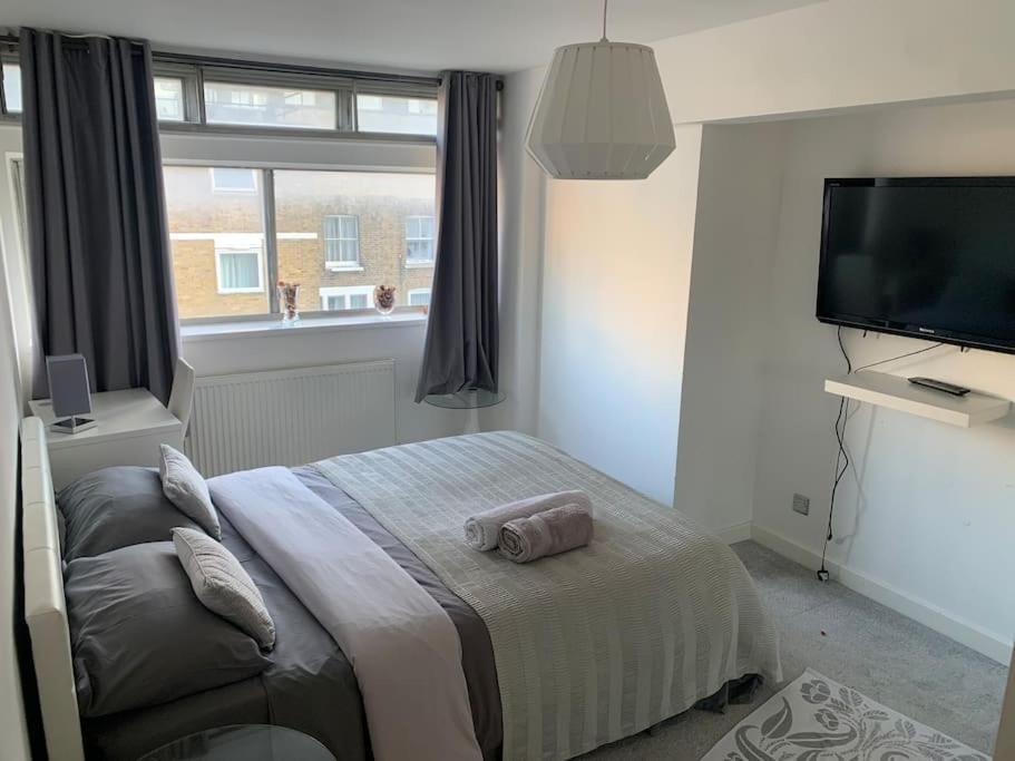 Lovely Spacious Next Hyde Park Appartamento